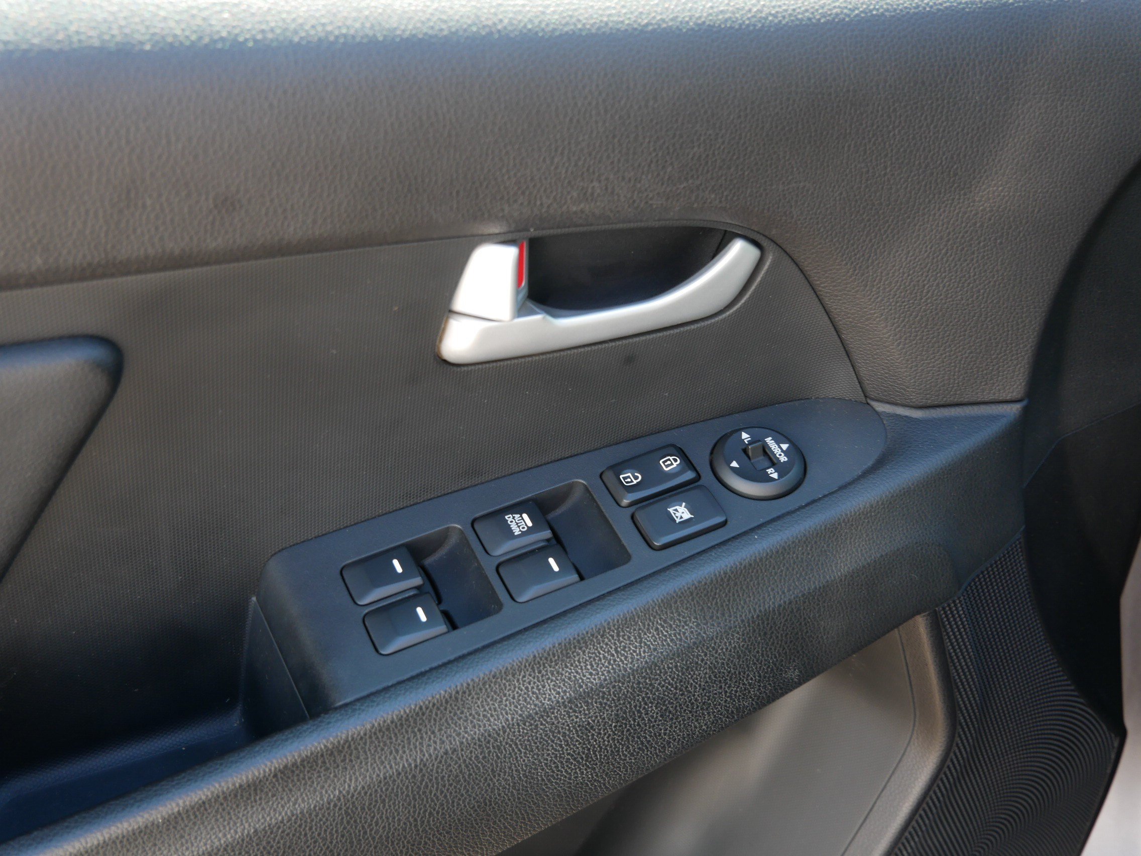 Used 2015 Mineral Silver Kia LX image 20
