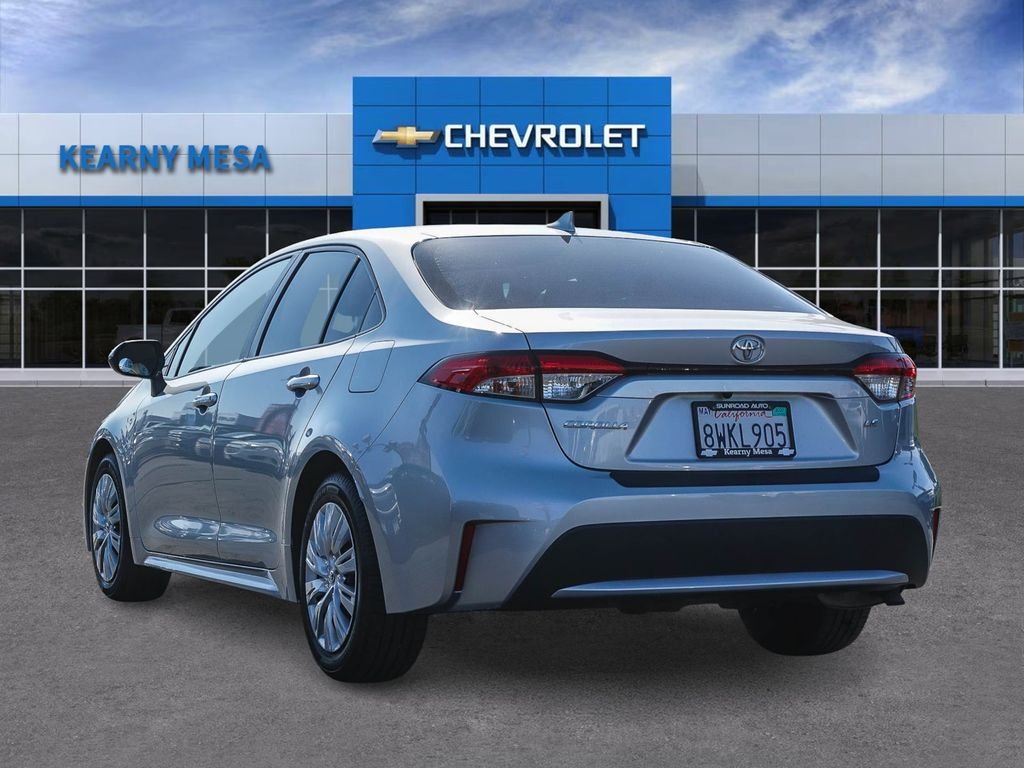 Used 2021 Silver Toyota LE image 4