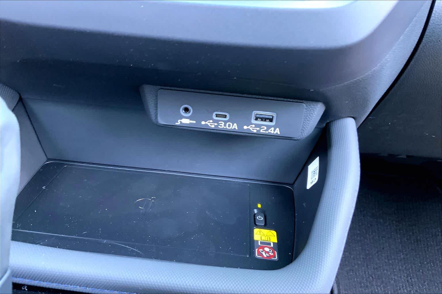 New 2026 CRYSTAL BLACK SILICA Subaru Limited Hybrid image 16