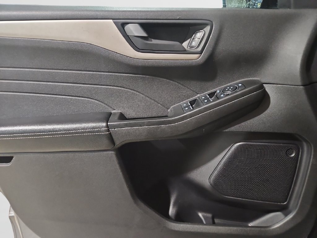 Used 2022 Gray Ford SE image 18
