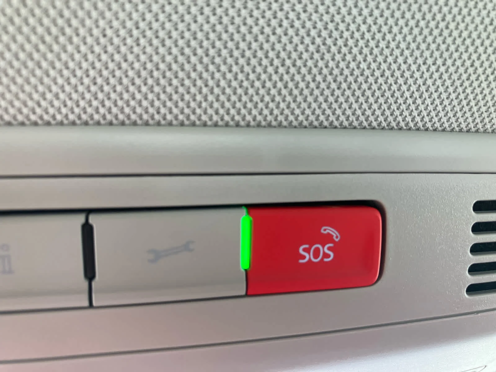 Used 2025 Kings Red Metallic Volkswagen SE image 19
