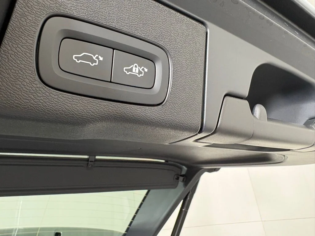 2026 Volvo XC60 Plus - Photo 40