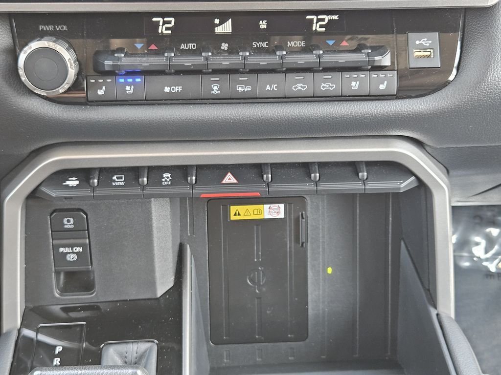 Used 2023  Toyota Limited image 19