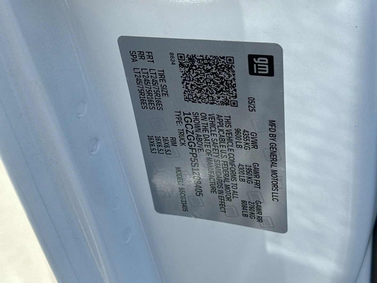 Used 2025 Summit White Chevrolet WT image 28