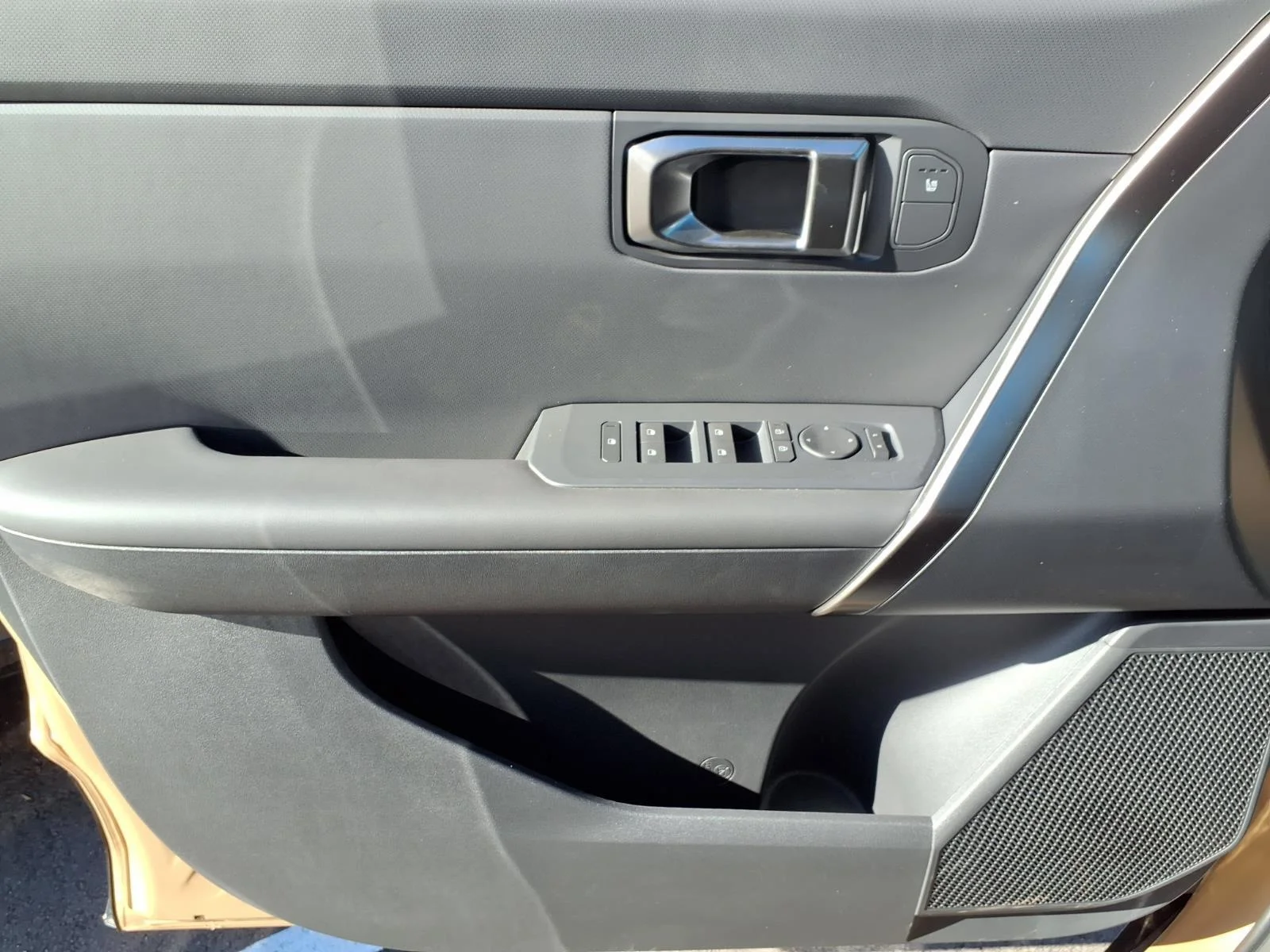 New 2027 Terrain Brown / Black Roof Kia X-Line S image 11