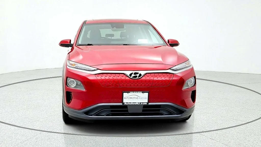Used 2021 Pulse Red Hyundai Ultimate FWD image 2