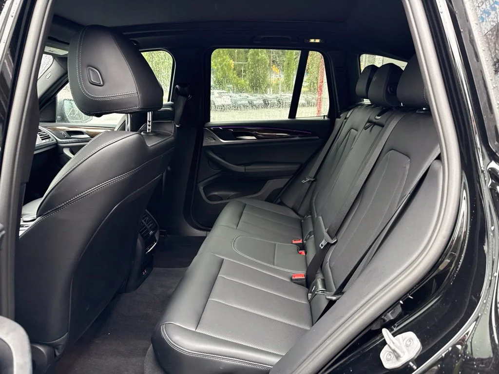 Used 2024 Black BMW xDrive30i image 14