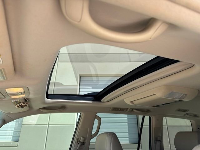 Used 2008 Black Lexus 470 image 9