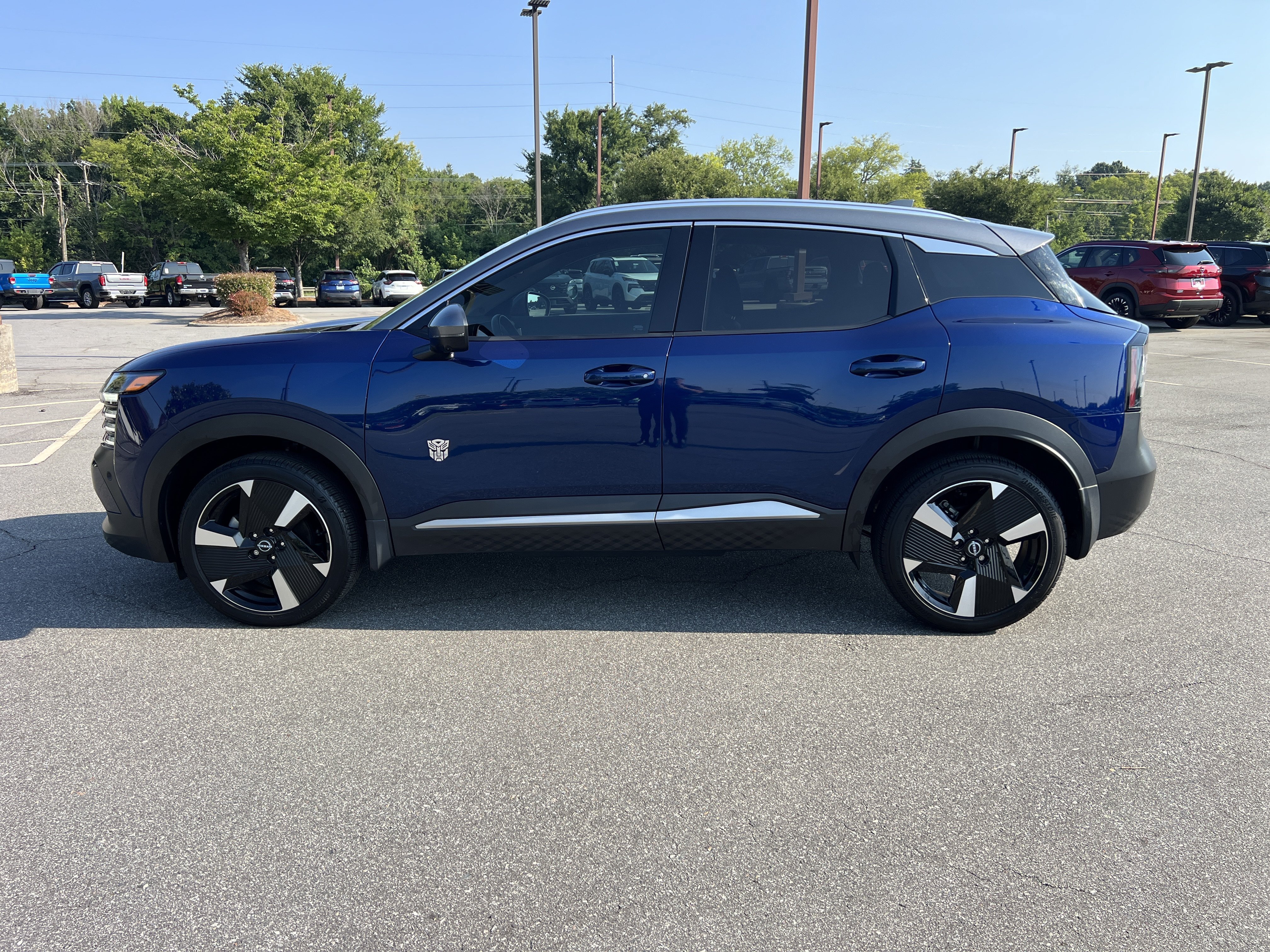 Certified Used 2025 Deep Blue Pearl/Gun Metallic Nissan SR image 8