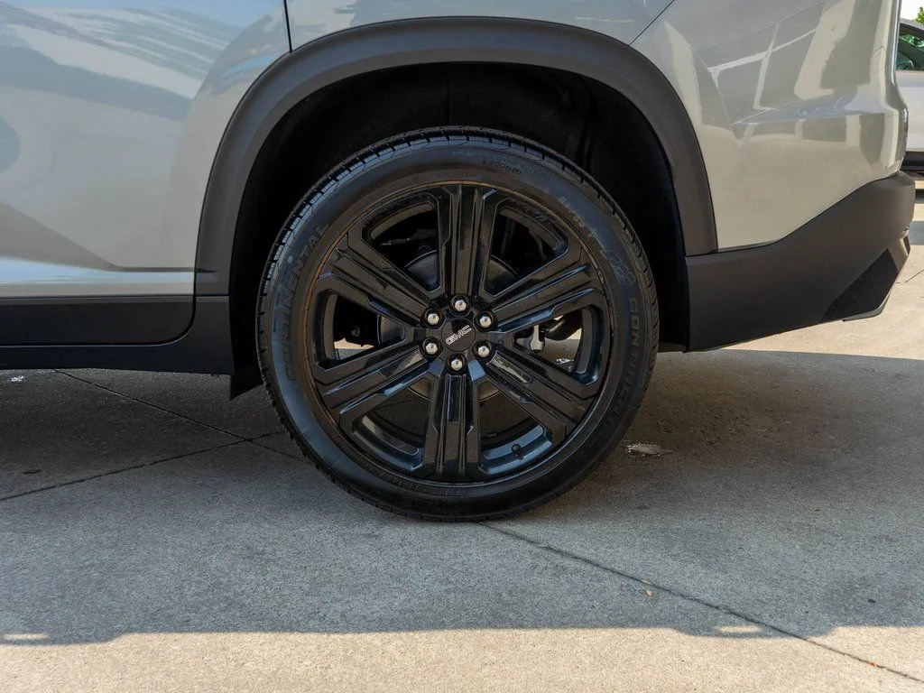 New 2026 Sterling Metallic GMC Elevation image 32