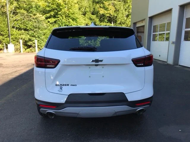 Used 2023 White Chevrolet LT image 3