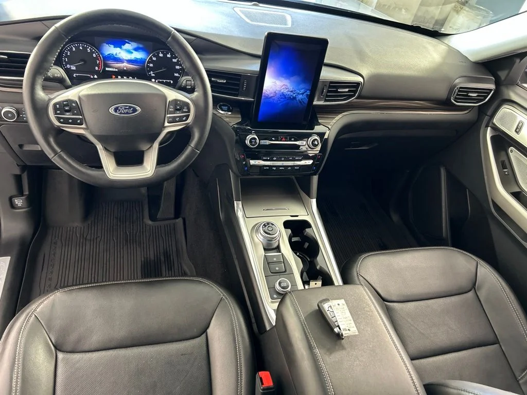 Used 2023 Silver Ford Limited image 10
