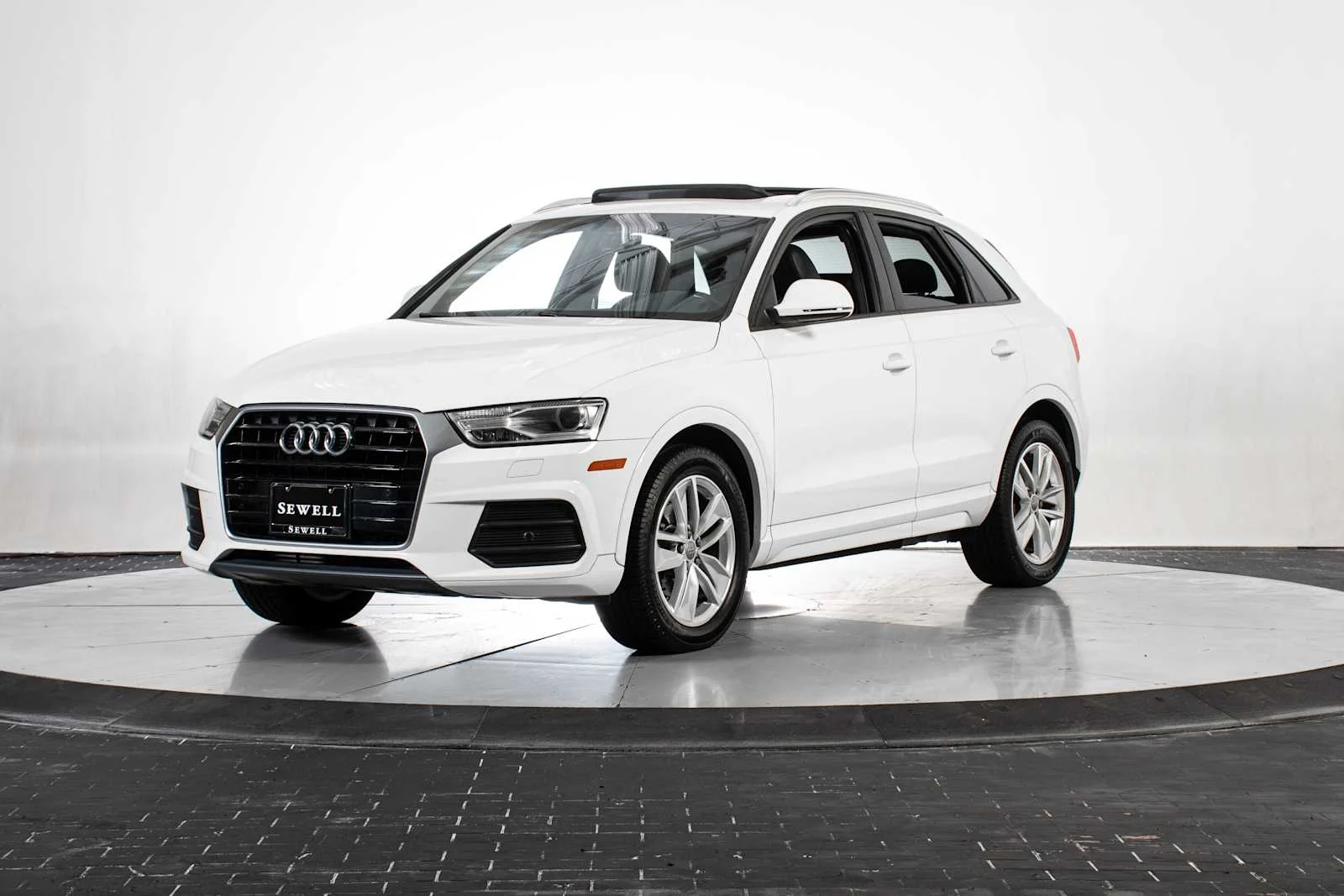 2017 Audi Q3 2.0T Premium Tiptronic's photo