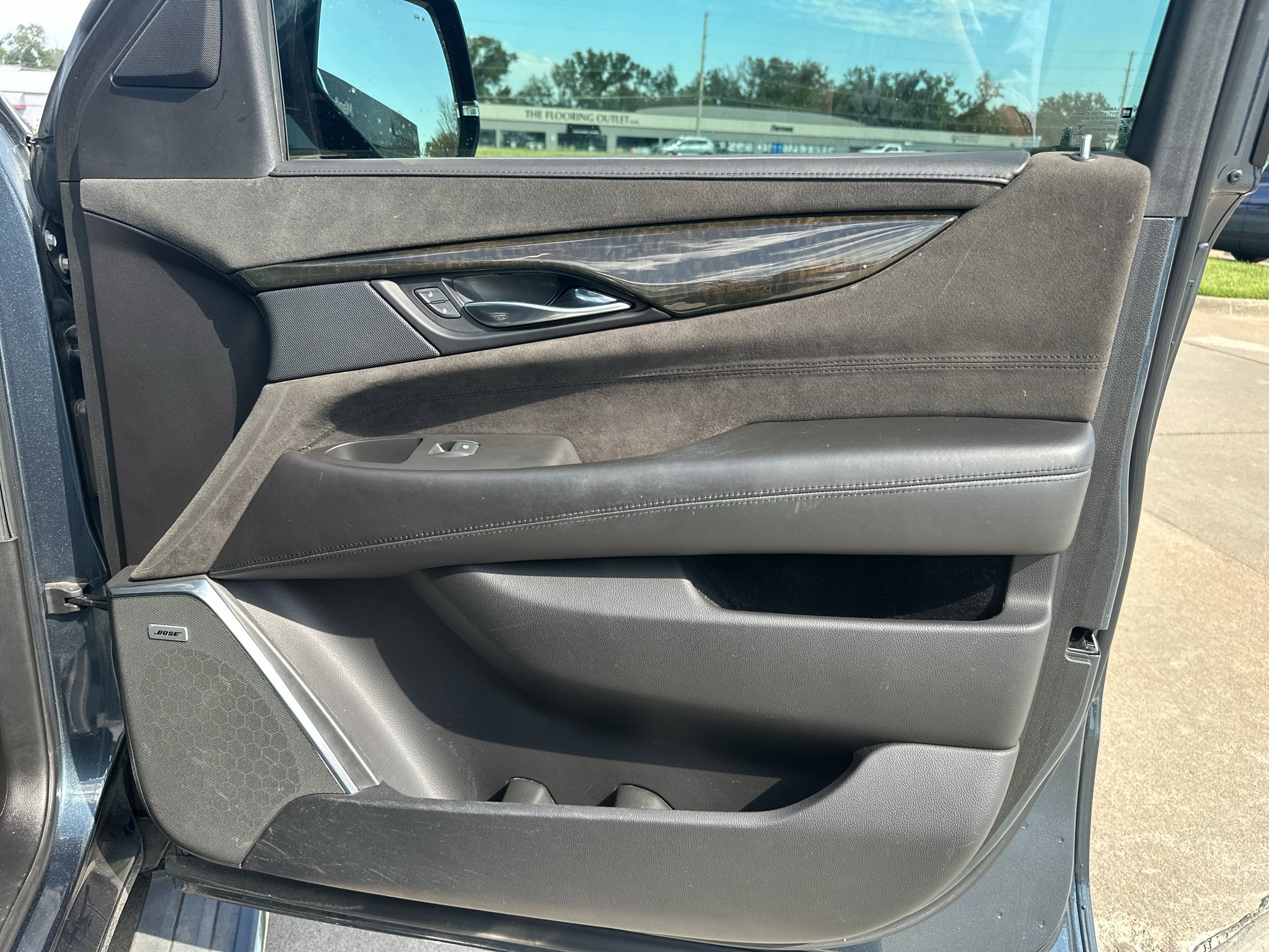 Used 2019 Shadow Metallic Cadillac Platinum image 31