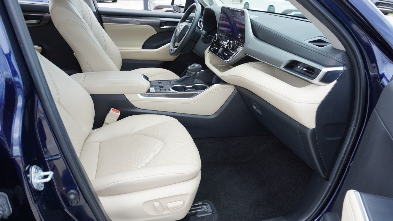 Used 2024 Blue Toyota Platinum image 14