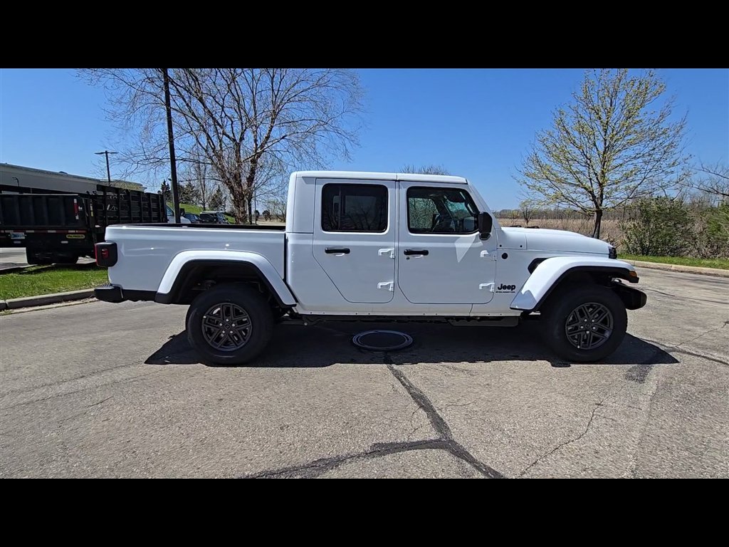 New 2026 Bright White Clear-Coat Exterior Paint Jeep Sport S image 10