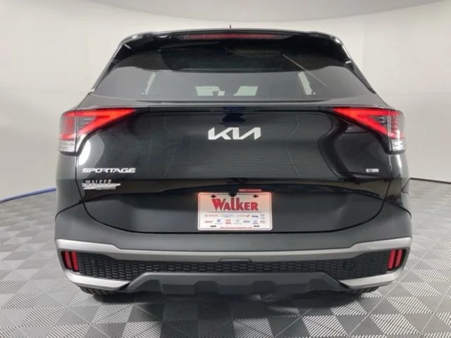 Used 2024 Black Kia X-Line image 5