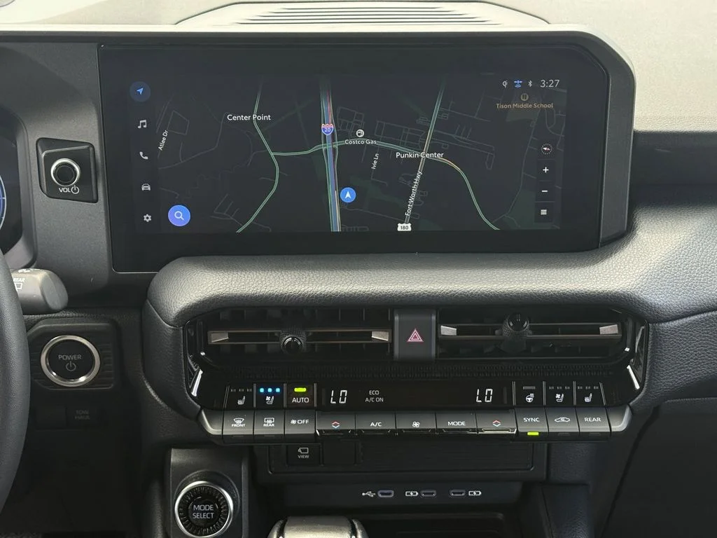 Used 2025  Toyota Base image 17
