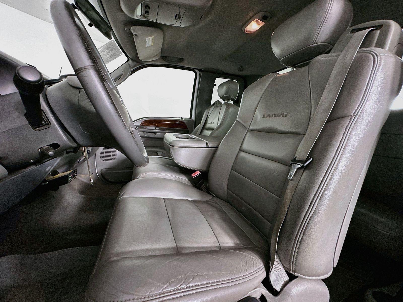 Used 2004 Oxford White Clearcoat Ford Lariat image 19