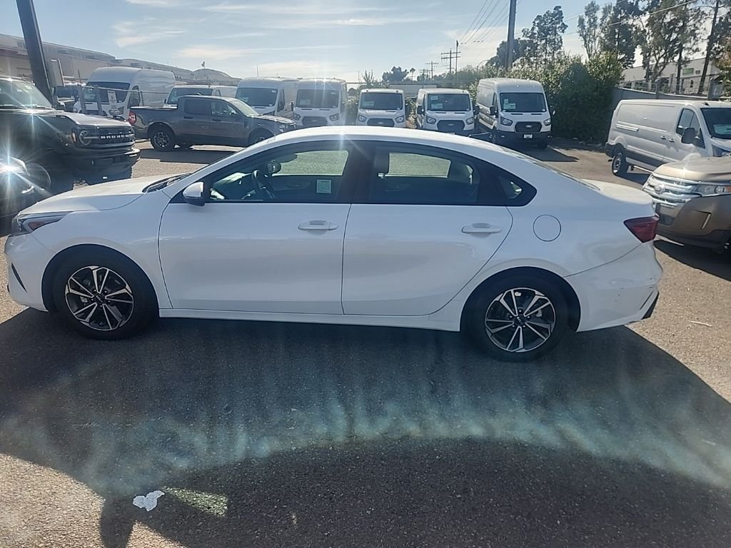 Used 2023 White Kia LXS image 10
