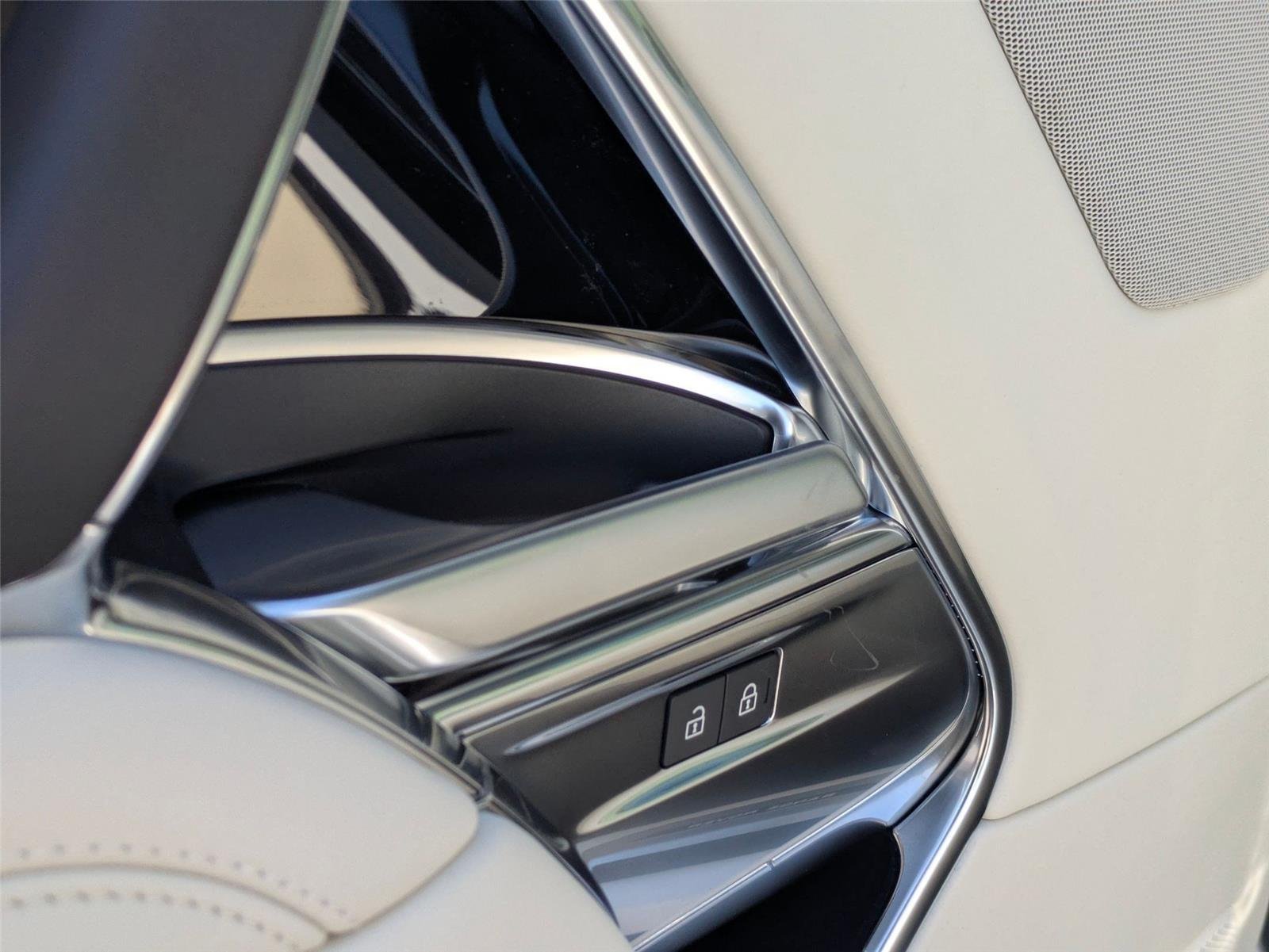 New 2026 Fuji White LAND ROVER SE 7 Seats image 27
