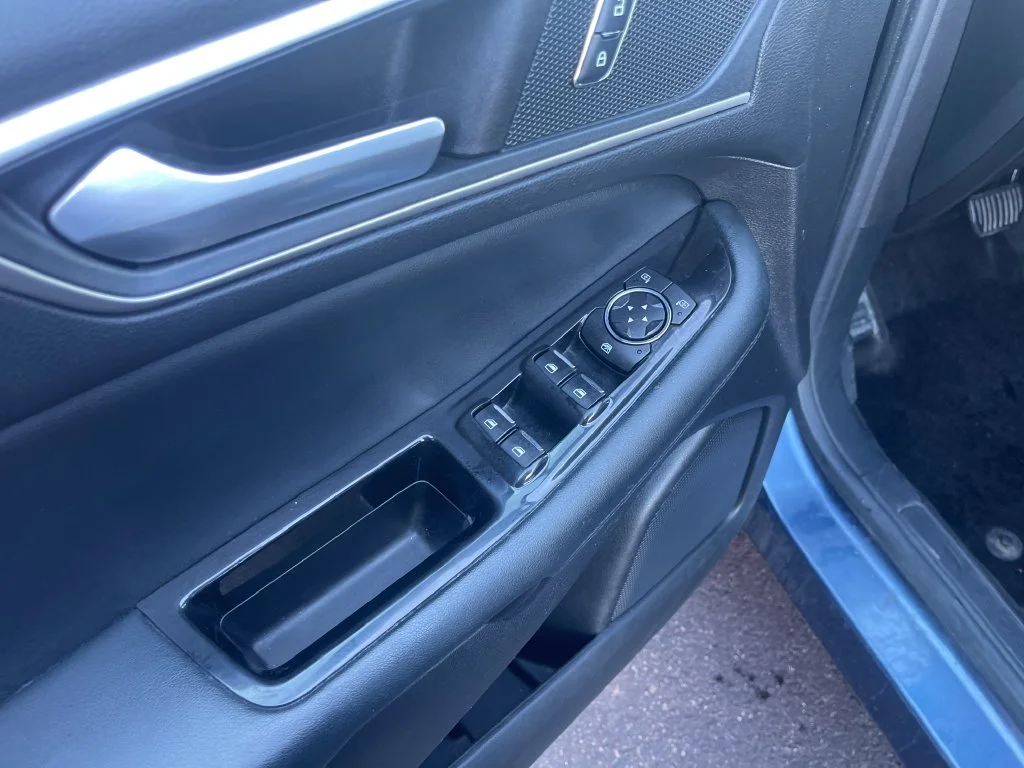 Used 2018 Blue Ford SEL image 15