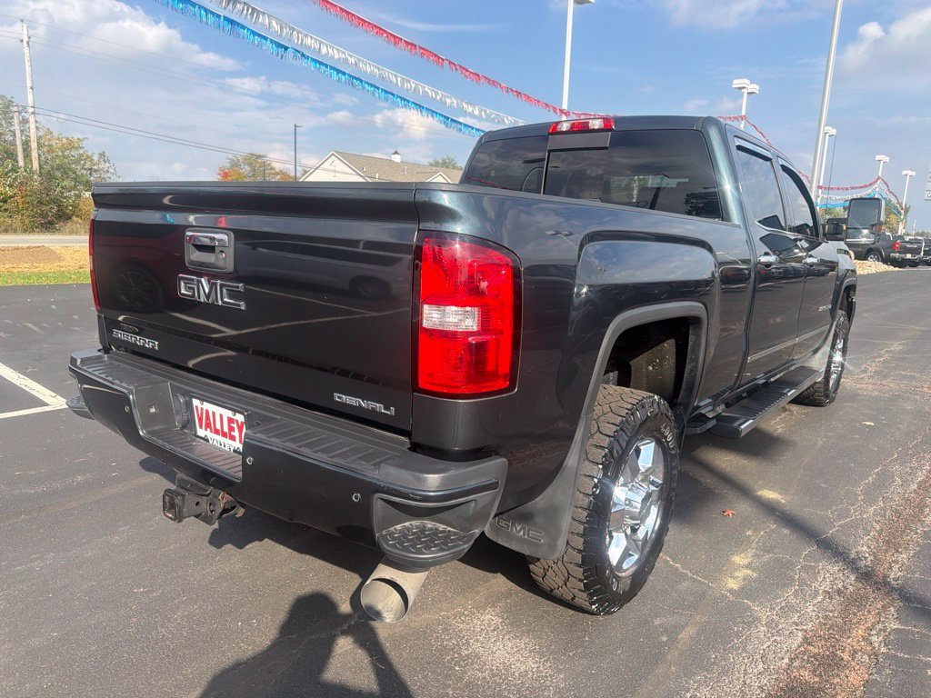 Used 2018 Green GMC Denali image 5