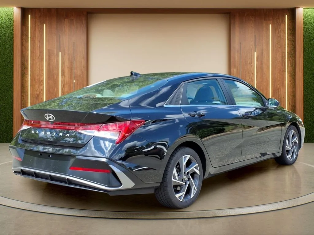 Used 2025 Black Hyundai SEL Convenience image 33