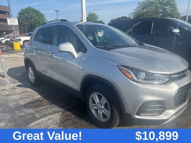 Used 2018 SILVER ICE METALLIC Chevrolet LT image 3