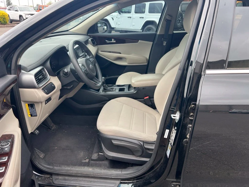 Used 2016 Black Kia LX image 7