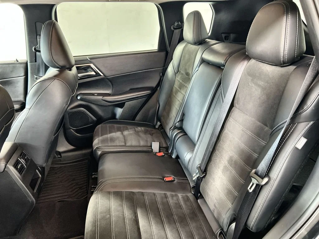 Used 2024 Gray Mitsubishi SE image 24