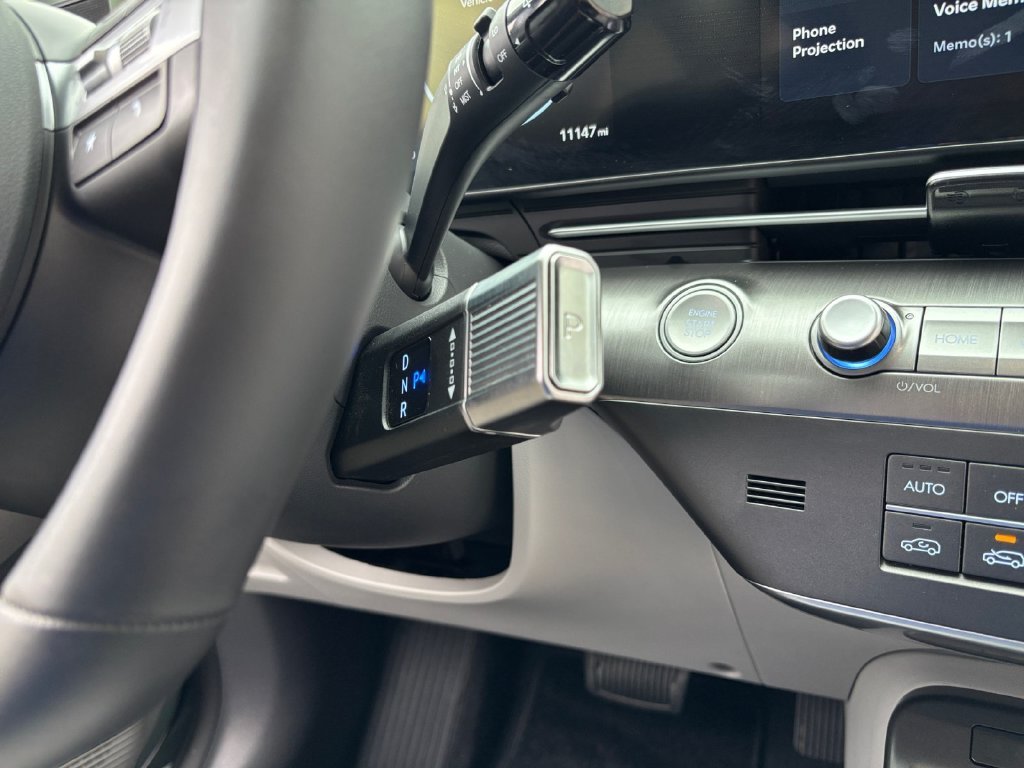 Used 2025 Green Hyundai SEL Convenience image 32