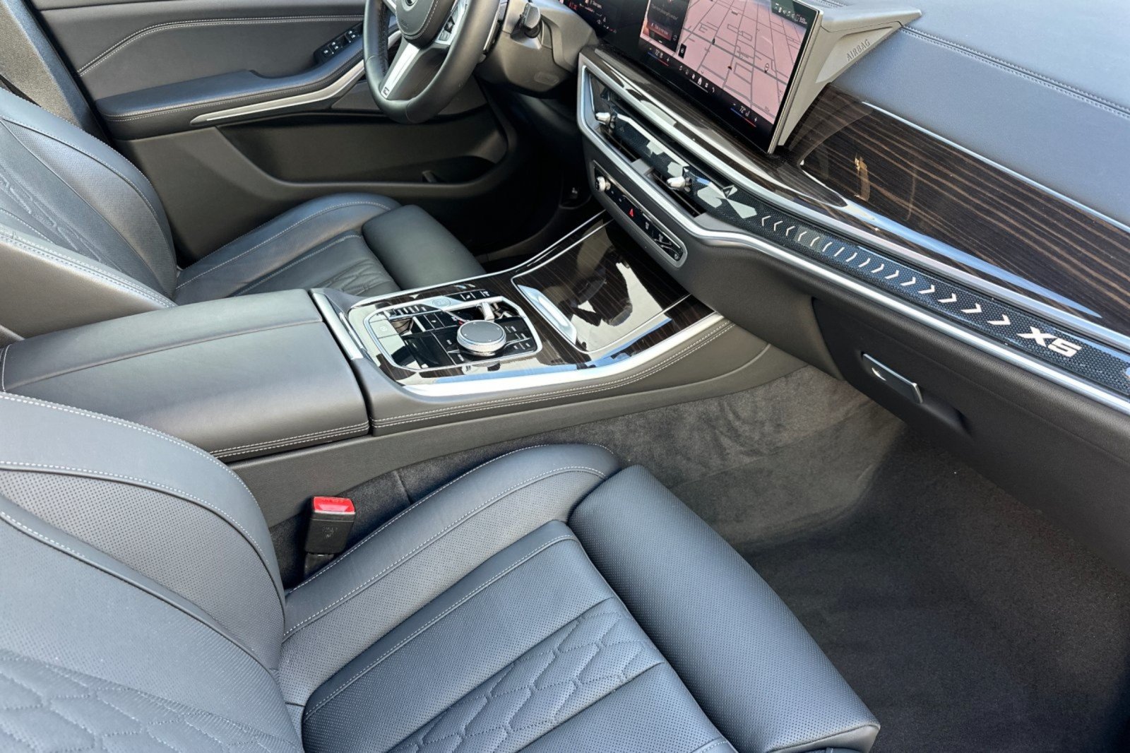 Used 2024 Black Sapphire Metallic BMW sDrive40i image 15