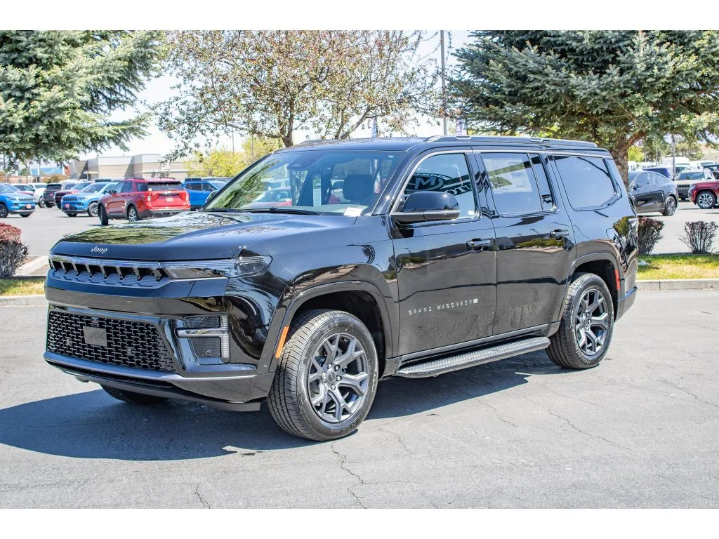 New 2026 HIGH GLOSS BLACK Jeep Limited Altitude image 4