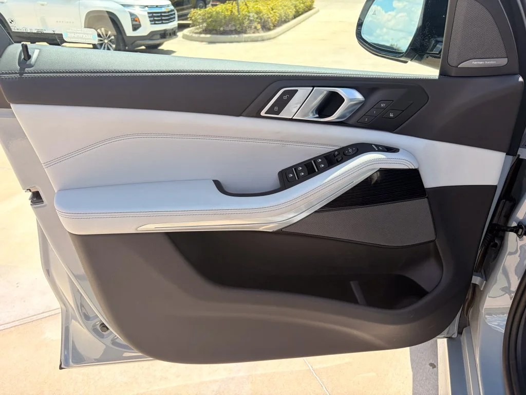 Used 2026 Gray BMW sDrive40i image 11