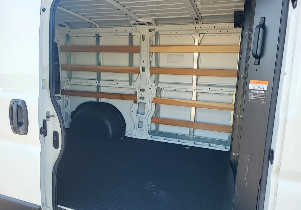 Used 2025 White Ram Base image 10