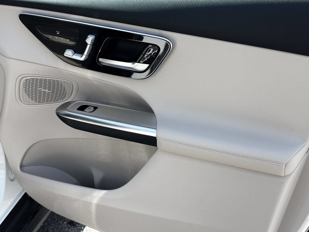 New 2026 Polar White Mercedes-Benz GLC 300 image 16