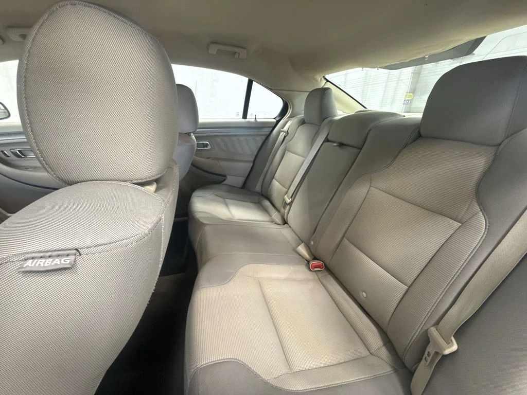 Used 2015 Oxford White Ford SEL image 34