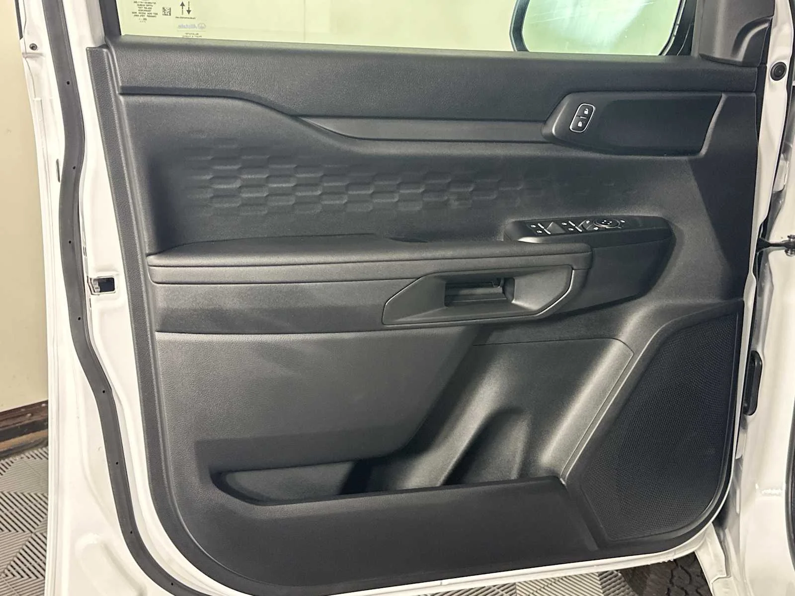 New 2025 Oxford White Ford XL image 11