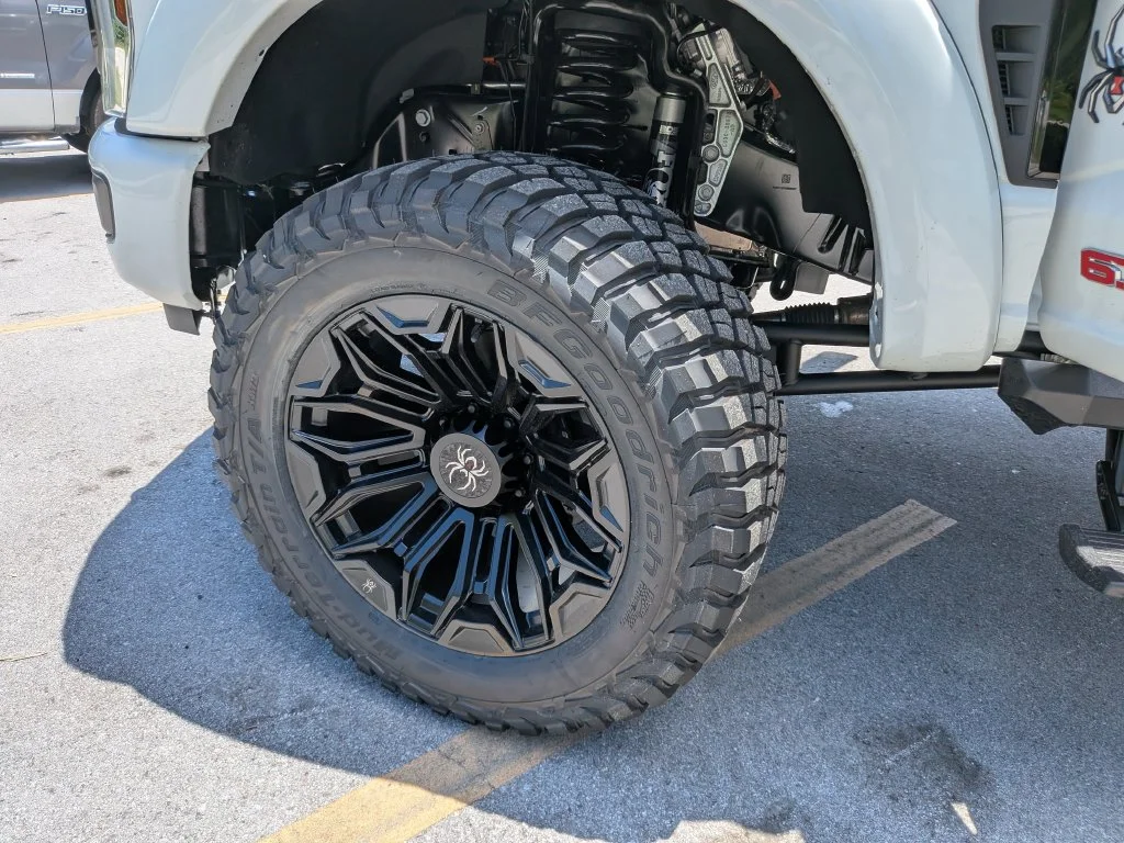 New 2026 Star White Metallic Tri-Coat Ford F-250® Lariat® image 47