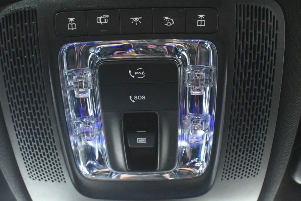Used 2023 Polar White Mercedes-Benz GLB 250 image 24