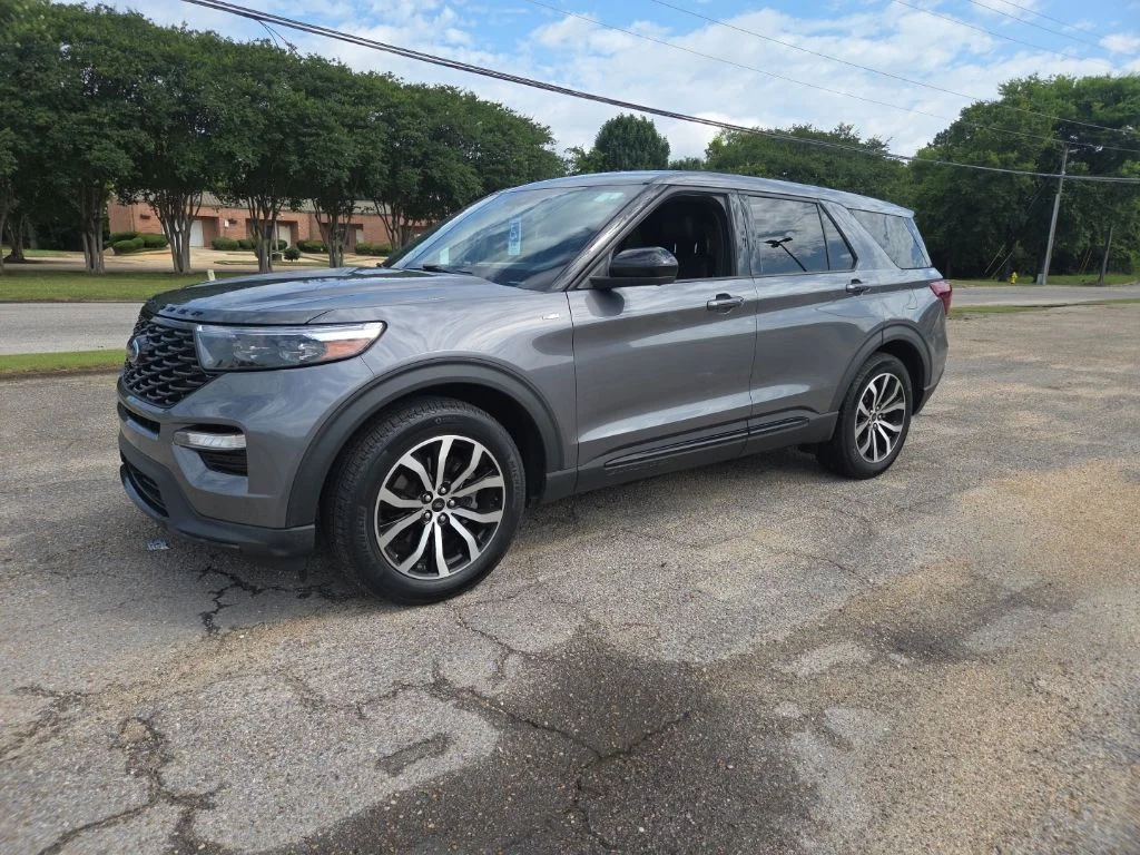 Used 2022 Gray Metallic Ford ST-Line image 4