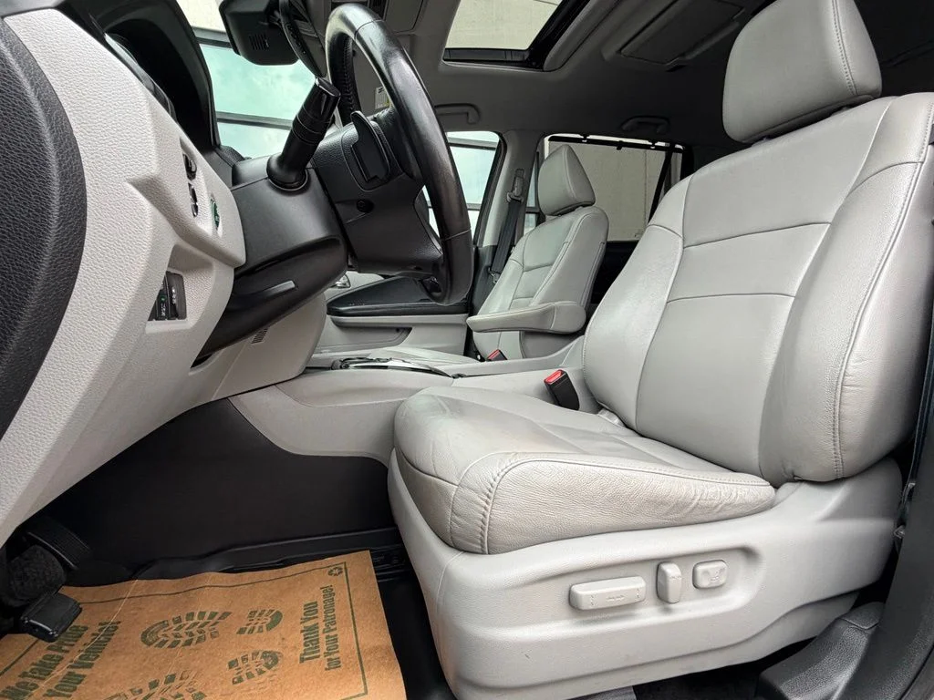 Used 2020 Silver Honda Touring image 10
