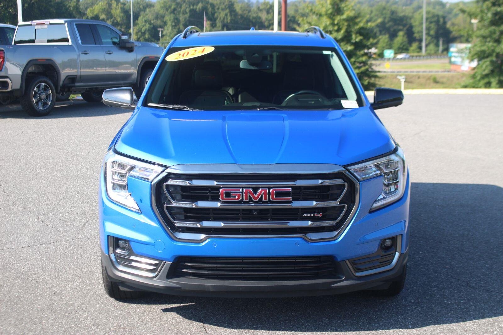 Used 2024 Riptide Metallic GMC AT4 image 2