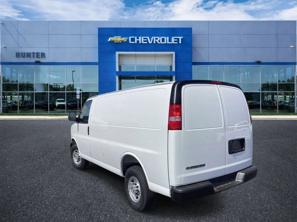 New 2026 Summit White Chevrolet WT image 2