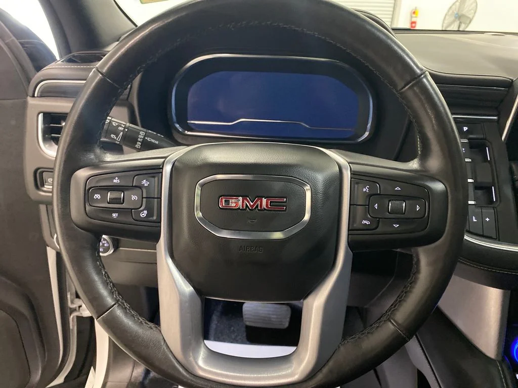 Used 2022 White GMC SLT image 19