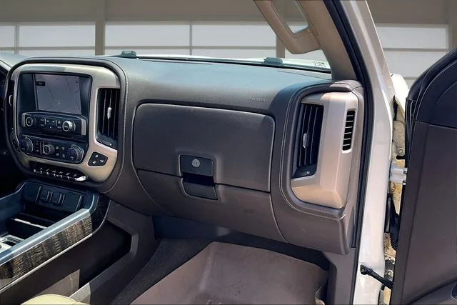 Used 2015 White GMC Denali image 17