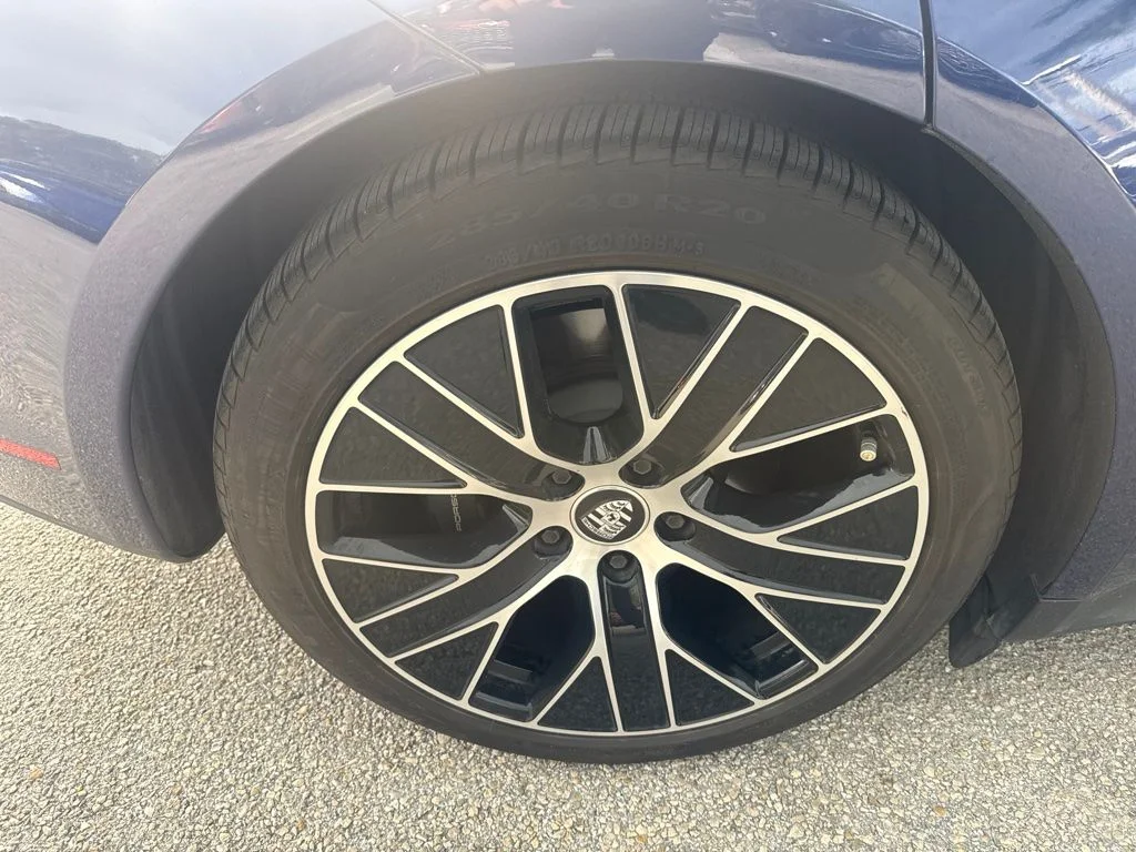 Used 2024  Porsche Base image 13