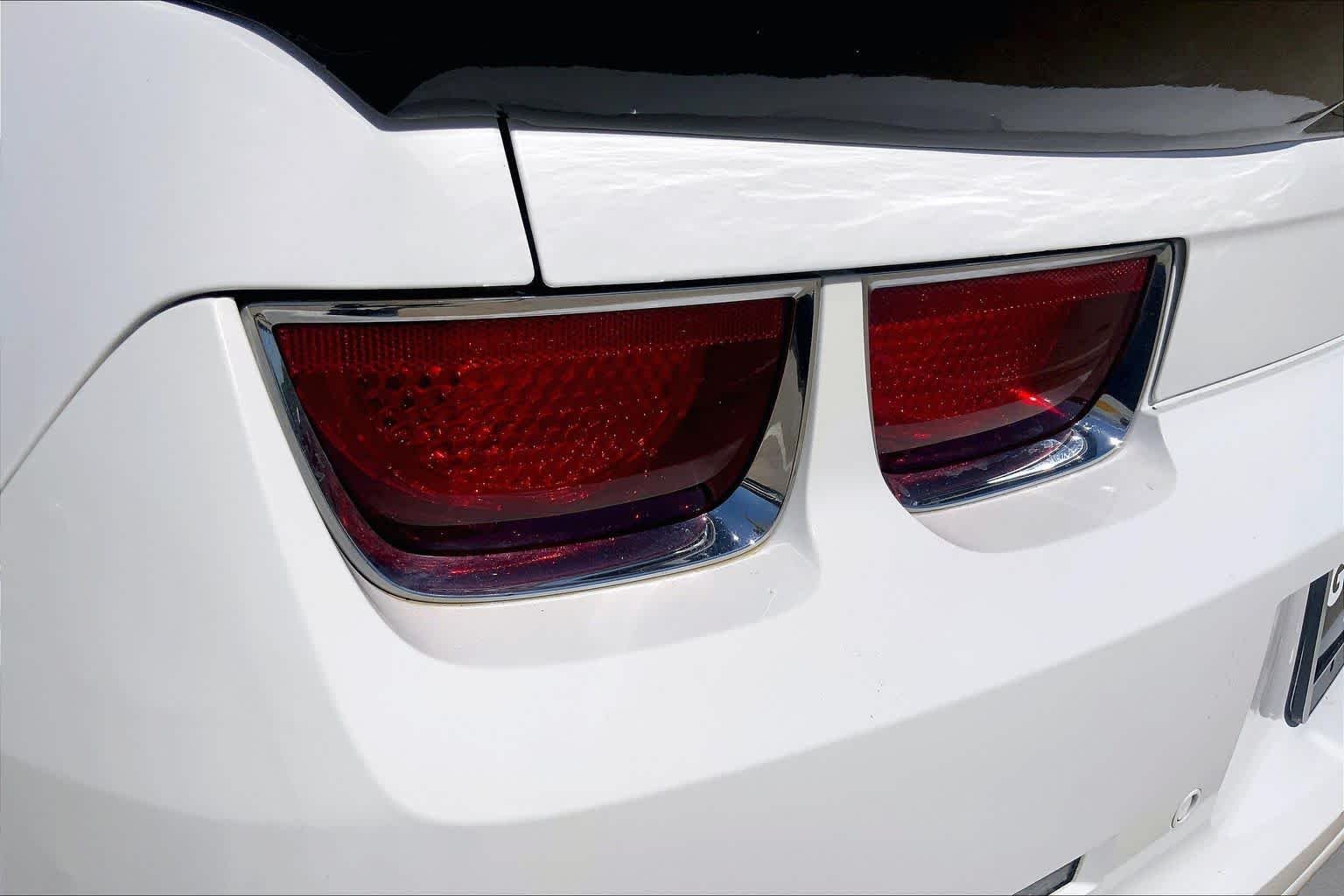 Used 2011 Summit White Chevrolet 2SS image 28