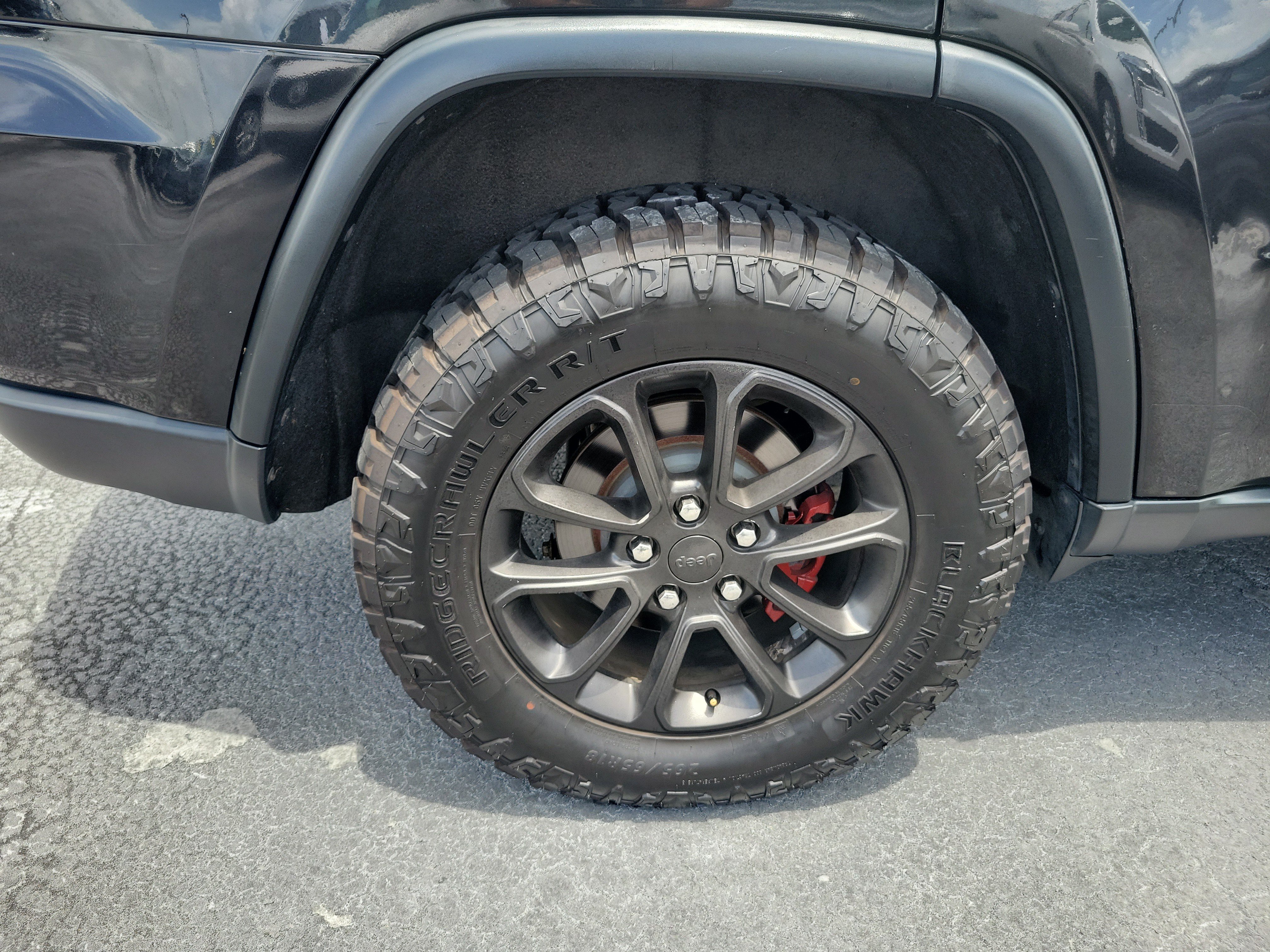 Used 2016 Brilliant Black Crystal Pearlcoat Jeep Limited image 7
